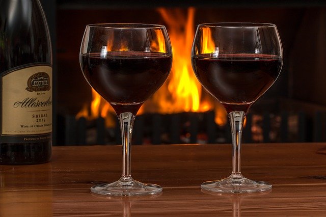 Relax and unwind, it's still the weekend! ❤️
Time to crack open a fine bottle of red 🍷
Throw a log on the fire and c h i l l 🔥

#fordlogs #winetime #kilndriedlogs #oxfordshire