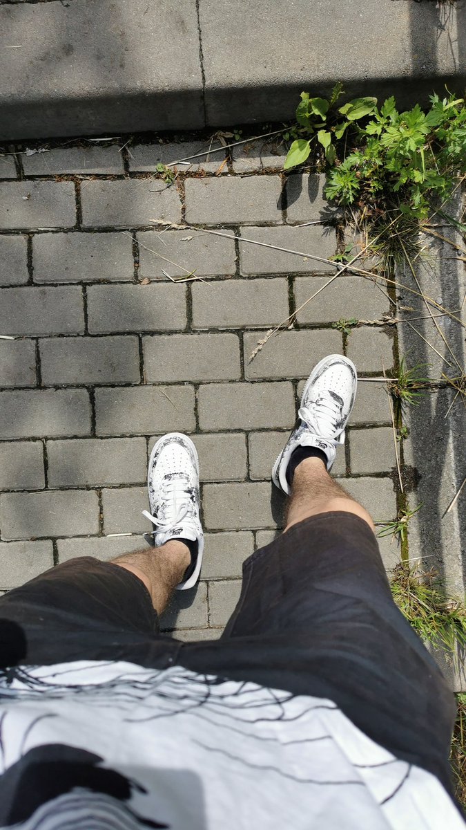 Get down a kiss them
#nike #nikeshoes #shoes #socks #blacksocks #shoemaster #cashslaves #cashpig