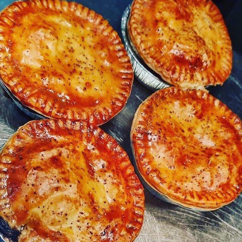 WestRidingLRR's tweet image. Another week has gone by and it’s PIE DAY AGAIN! …. Served 12pm til 7pm. 

Enjoy with our proper mushy peas and homemade gravy! 

#eatin #pieandpeas #option #homemade #available #pieday #vegetarian #served12til7 #takeout #properfood