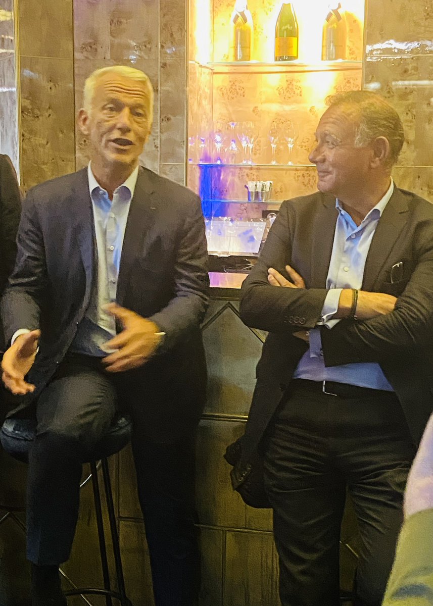 Tres beau moment hier soir avec <a href="/PMartin2023/">Poco-martin2023</a> candidat à la présidence du #MEDEF 
innovation, agilité, environnement, formation, enjeux sociétaux
Des sujets sur lesquels le numérique a toute sa place : l’industrie au service de la réussite de toutes les industries !
#entrepreneur