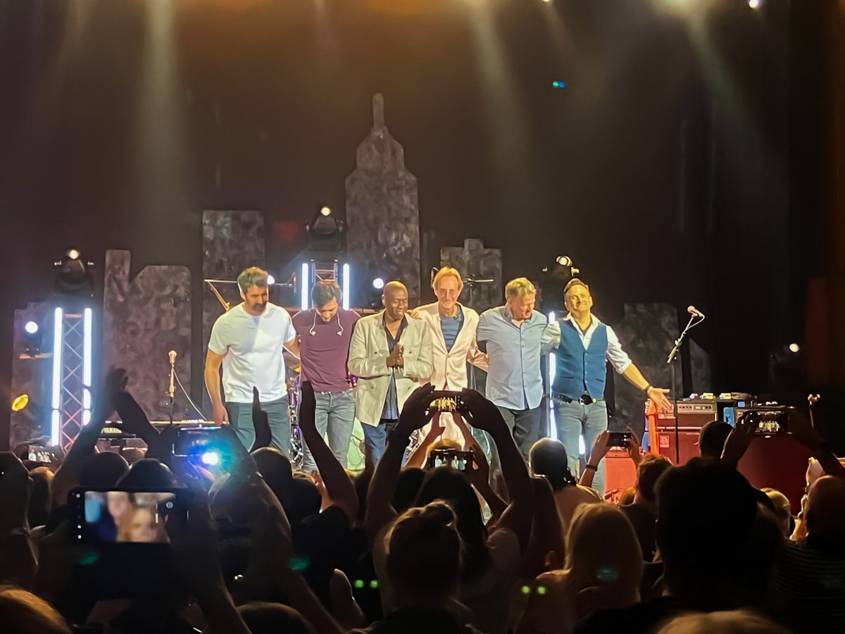 officialmatm's tweet photo. A phenomenal crowd at #LiederhalleBeethovensaal in Stuttgart last night.

Mike + The Mechanics will be closing the #Refueled tour tonight at #MitsubishiElectricHalle in Dusseldorf.

Be sure to tag us in your photos and videos from this final show.

📸 Carina Wilde https://t.co/ljGo8pBK3M