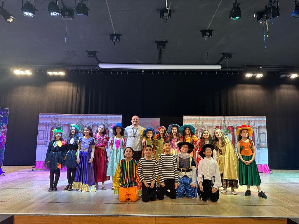 ZgR2206's tweet photo. Canım çocuklarım her birinizle gurur duyuyorum... 
Ve Perde... 🧿🎭💐💐😘💯 @abcokullari https://t.co/QVJvVwj7Fd