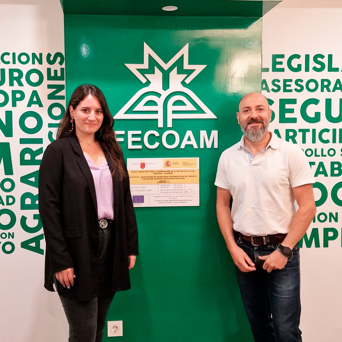 flormur_murcia's tweet photo. Reunión en @fecoam para dar inicio a las redes sociales de #Flormur.
➡️ El proyecto consiste en la adaptación de tecnología fotoselectiva de cubierta y selección varietal en cultivo de #clavel.
📱 Estamos en Facebook, Twitter y Linkedin.
#murcia #trips #florcortada #canaraflor https://t.co/M05SQRPsIu