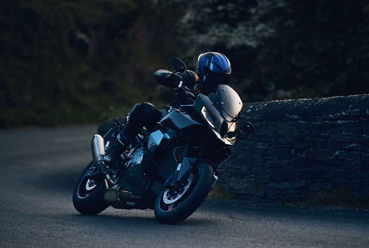 BMWから「Mシリーズ」新型「M1000XR」発表！
ロングディスタンスツアラーと位置付けられ、ツーリングからスポーツ走行までマルチにこなす！

S1000XRから32hpアップの出力で、スペシャルなMシリーズにラインナップだ！
news.webike.net/motorcycle/318…