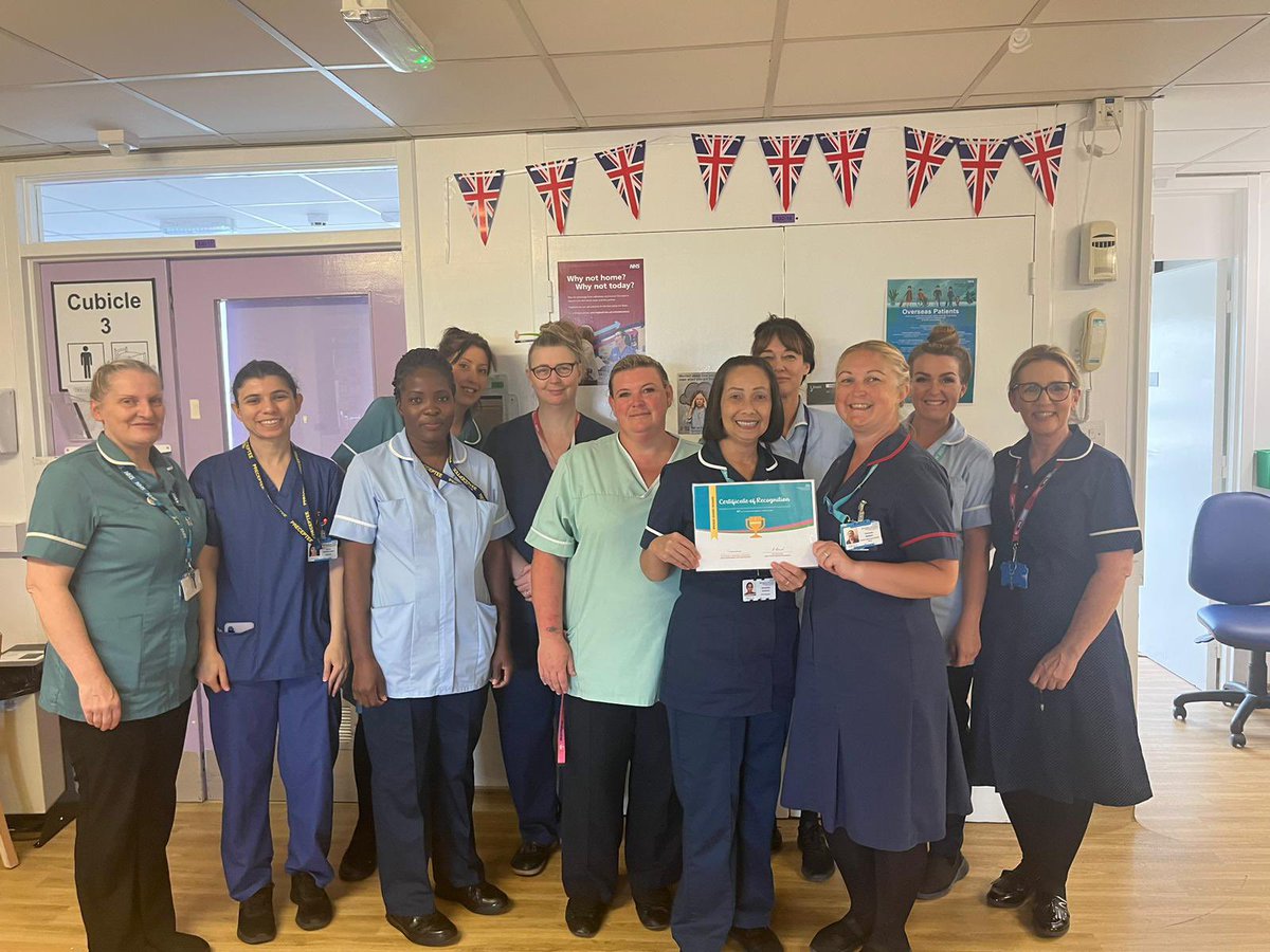 Presenting A7 with their official 1 month free from falls certificate this morning. The team have worked so hard to reduce falls. We have lots of falls and sepsis certificates to give out this month so watch this space 👀🥰 <a href="/WHHNHS/">WHH 🏥</a> <a href="/WHHQualAcademy/">WHHQualityAcademy</a> <a href="/WHHClinicalEd/">Clinical Education Team</a> <a href="/dfhlincoln/">Deb Howard</a>