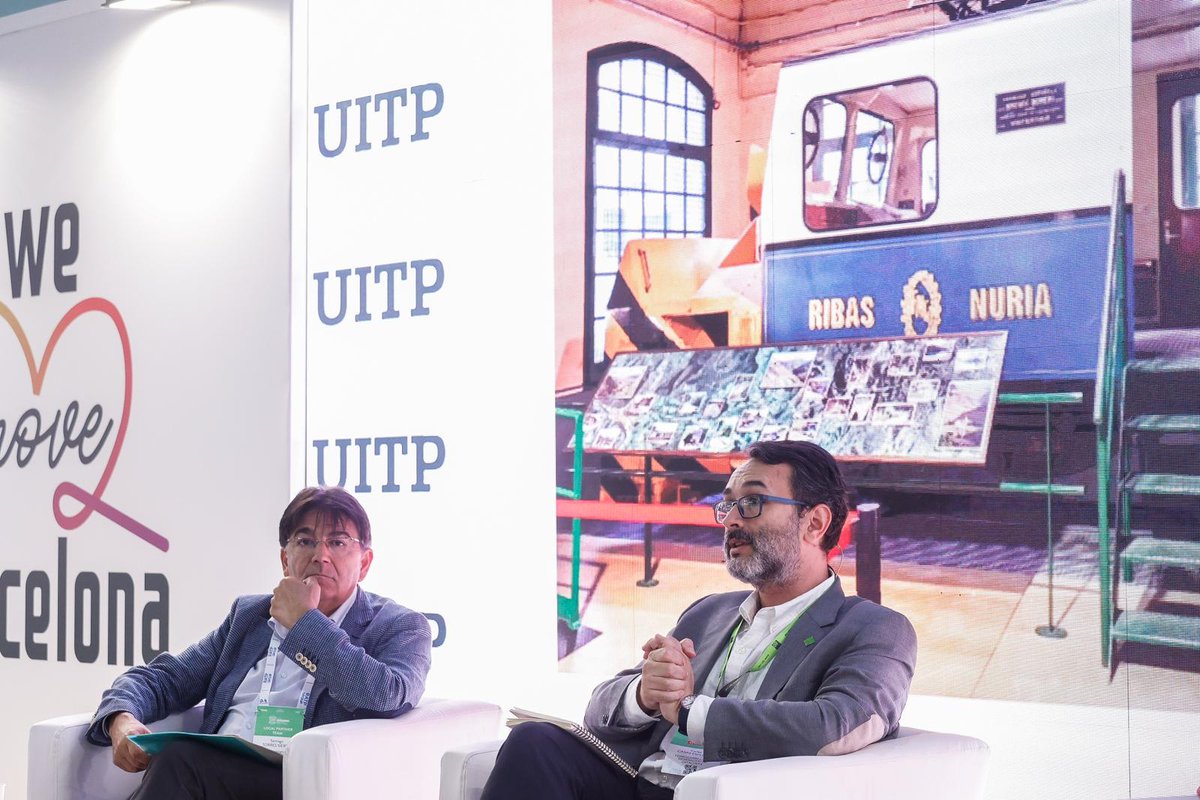 🗣️ “El nostre objectiu primordial és la preservació del #patrimoni i la seva posada en valor des d’un punt de vista pedagògic i de divulgació per promoure la cultura ferroviària amb activitats al voltant d’aquests espais de preservació”, ha afegit <a href="/CCEsplugas/">Carles Casas Esplugas</a> #UITP2023