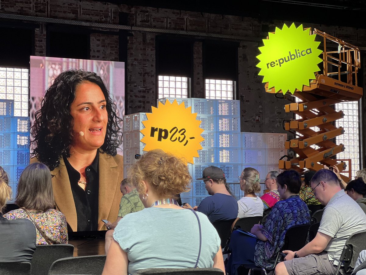 Jetzt, wo der #Frauenfußball endlich mehr Sichtbarkeit hat, steht die Übertragung der nächsten WM im ÖR noch auf der Kippe. <a href="/DuezenTekkal/">Düzen Tekkal</a> empört das. Zu Recht!!!