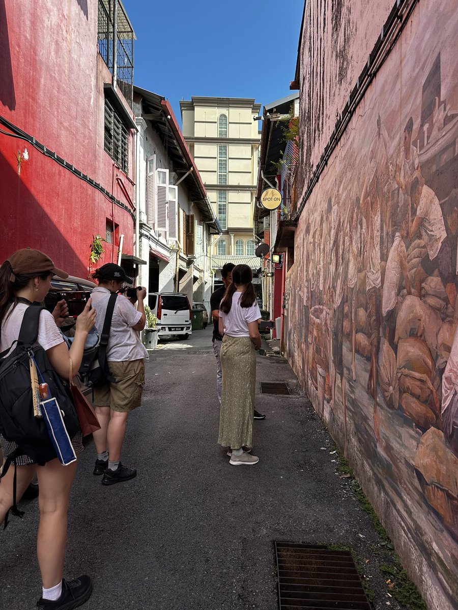rellypops's tweet image. Day 5 study tour and @SwinHASS students are busy booking in interviews, filming and crafting their narratives. 

@Swinburne @MaxMobile @drew_jm