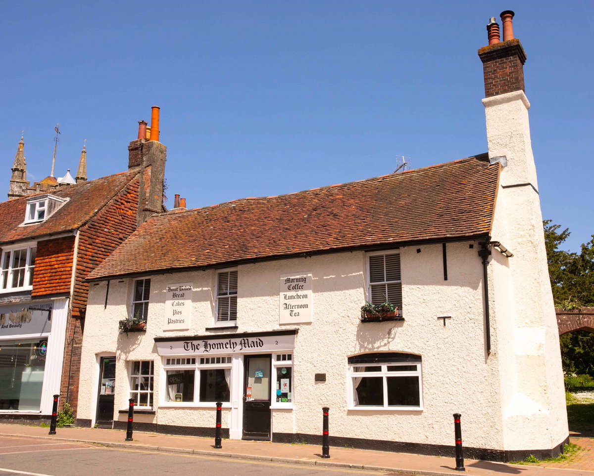 Huntcommprop's tweet photo. 2 High Street, Hailsham BN27 1BJ - To Let. Fully fitted cafe with two bedroom flat - no premium for fixtures and fittings. £18,500 pax.
https://t.co/bkX5cLy6Ln https://t.co/zSEHWInP9M
