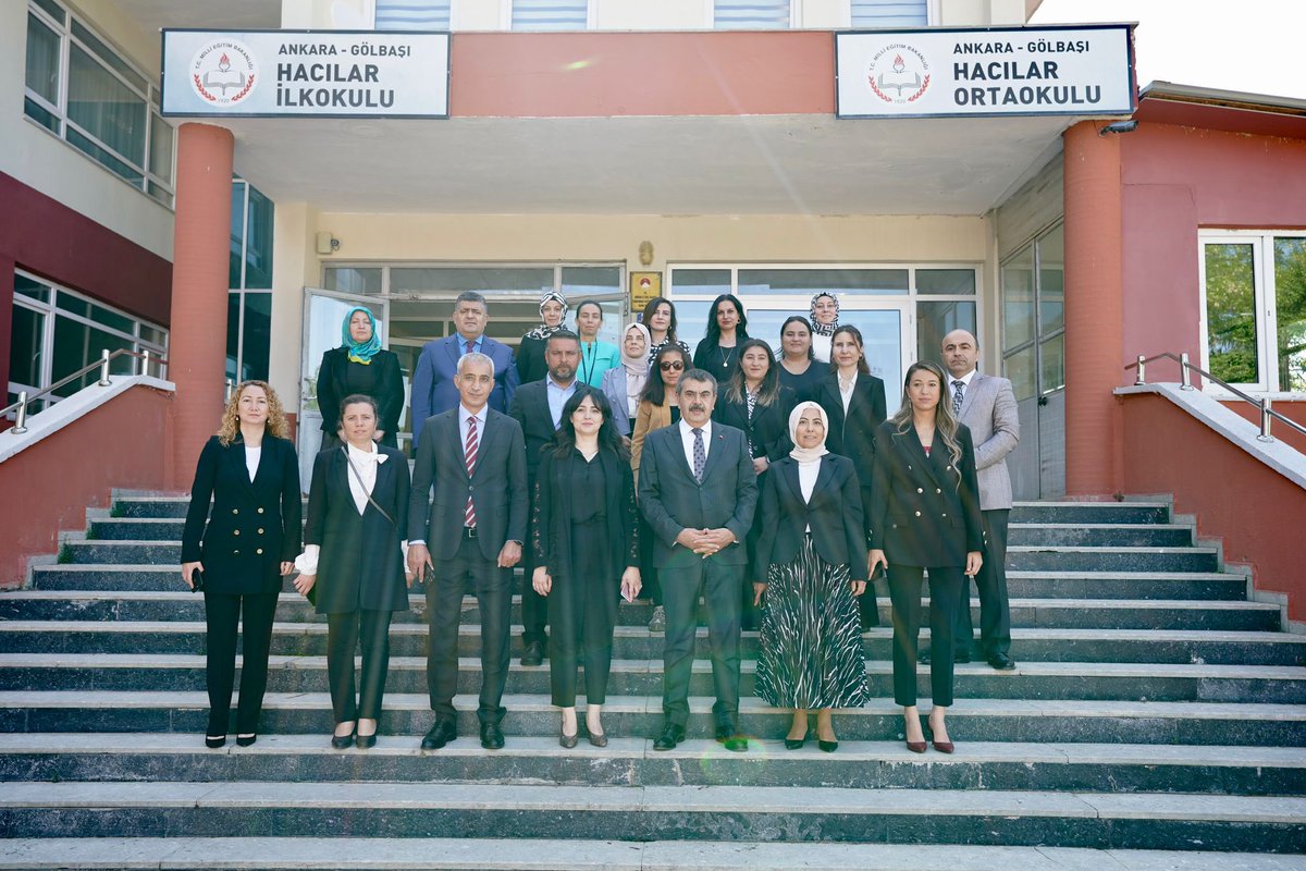 Yusuf__Tekin's tweet photo. Yeni dönemde okul ziyaretlerimizi Ankara, Gölbaşı, Hacılar İlkokulu&amp;Ortaokulu ile başlattık. Türkiye Yüzyılını inşa edeceksek bunun merkezi kesinlikle okullar ve öğretmenler olacak. Arkadaşlar sizi gerçekten çok seviyorum, inşallah beraber tarihe not düşülecek işler yapacağız. https://t.co/ActzbeMuHx