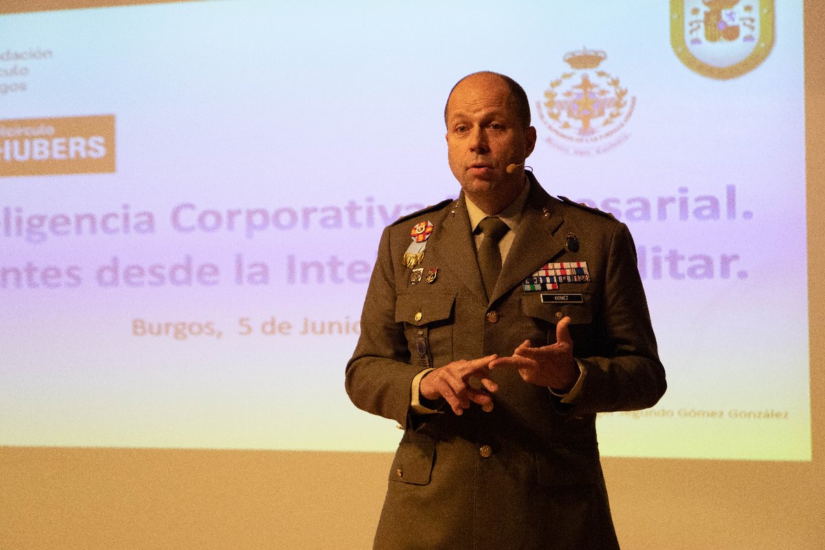 hubersxp's tweet photo. Os dejamos algunos de los momentos más representativos de la última jornada de #Hubers en la que Ángel Segundo Gómez nos habló de la inteligencia militar
Evento organizado por @FCirculoBurgos @ElDoceDigital y @AEPVBurgos
#inteligenciamilitar #eventonetworking #burgos https://t.co/L45C8xVYDI