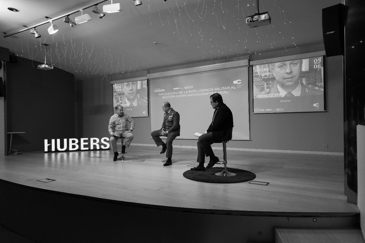 hubersxp's tweet photo. Os dejamos algunos de los momentos más representativos de la última jornada de #Hubers en la que Ángel Segundo Gómez nos habló de la inteligencia militar
Evento organizado por @FCirculoBurgos @ElDoceDigital y @AEPVBurgos
#inteligenciamilitar #eventonetworking #burgos https://t.co/L45C8xVYDI