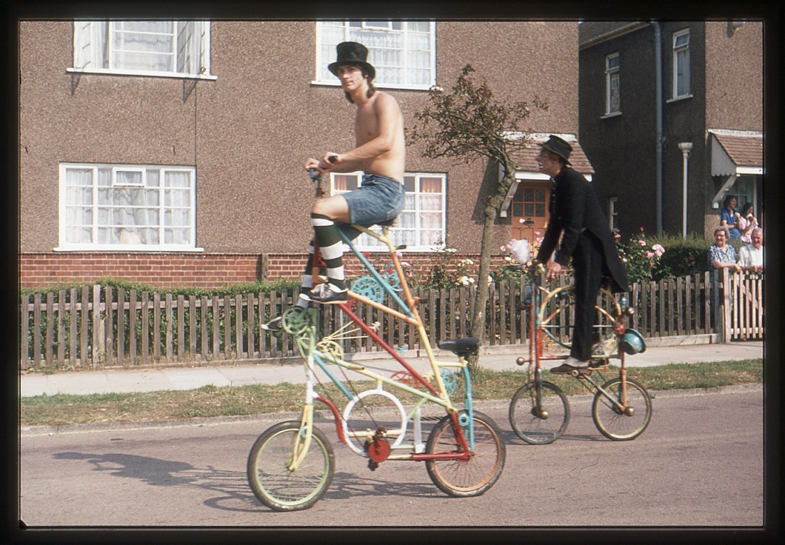 livingarchive1's tweet photo. For #BikeWeekUK, #Wolverton #Carnival 1970s (c.LAMK).
How we preserve MK #memories:
https://t.co/waFNqPGuq6
Buy bargain books:
https://t.co/eK9pHRb4k3
#placemaking #community #history #miltonkeynes #britishculture #archive @CultureMK #7daysofcycling #cycling https://t.co/CORMfQikzy