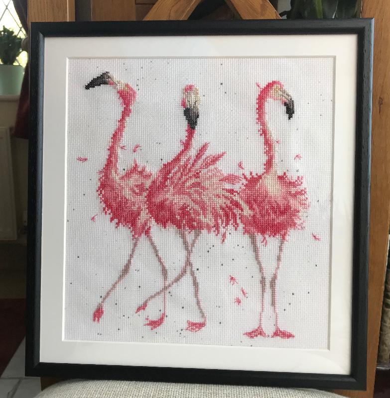 Picture_Frames's tweet photo. Pair a thin black picture frame with a white picture mount to achieve a stylish finish🦩
🖼️14mm Painted Grain Black
#customerphoto #pictureframing #photoframing #art #framedart #photoframes #photograph #photo #creative #customframe #bespokeframe #Interiordesign https://t.co/gUPsI3WJVP