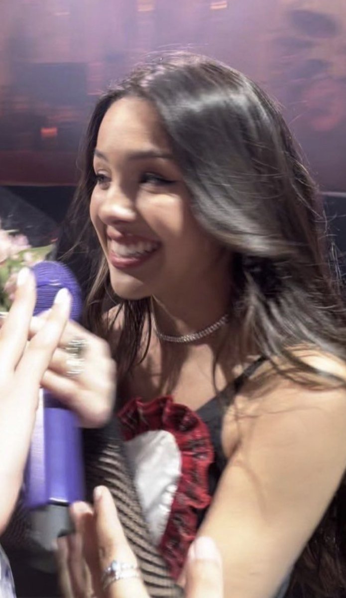 heart4livv's tweet photo. she’s so photogenic. https://t.co/W4LEYaqqUi