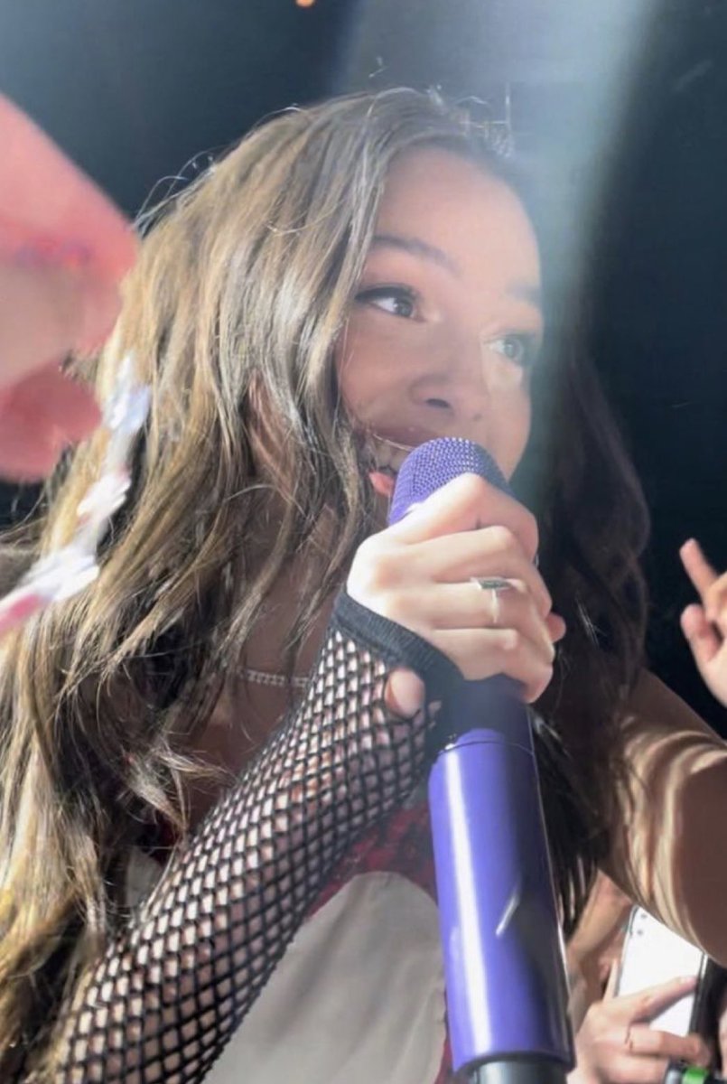heart4livv's tweet photo. she’s so photogenic. https://t.co/W4LEYaqqUi