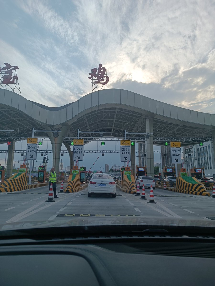 daji5966's tweet photo. 小可爱住高速口就是方便，每次回来下高速右拐就到。 https://t.co/mE7KEUkfMH