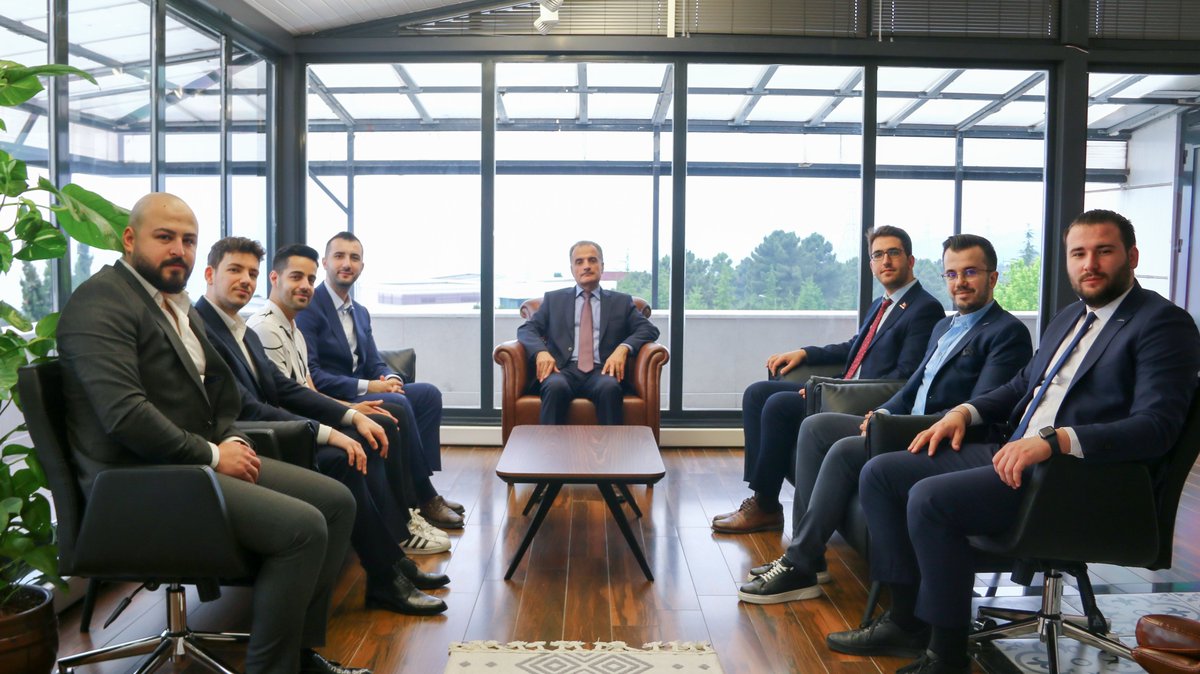 gmsakarya's tweet photo. SAÜ Rektörü Sn.Hamza AL'ı Başkanımız Melih Atasoy ve YK üyelerimiz makamında ziyaret etti. 

Birlikte düzenlediğimiz Genç Ticaret Elçileri programı değerlendirilerek, gerçekleştirebileceğimiz ortak projeler görüşüldü. 

Kendilerine nazik misafirperverlikleri için teşekkür ederiz. https://t.co/AwU3mZLGpp