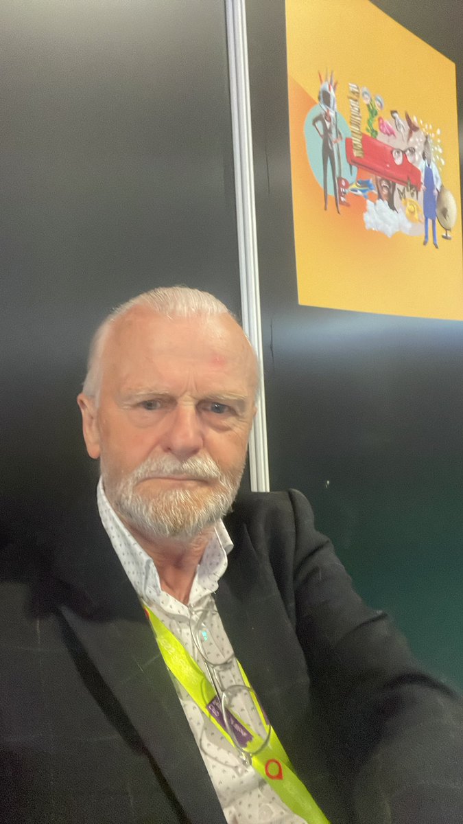 niallgavinuk's tweet photo. I’m a #HumanBook. Come check me out @ #ThePeopleLibrary @cipd #FestivalOfWork right now… https://t.co/cYhfEzjALO