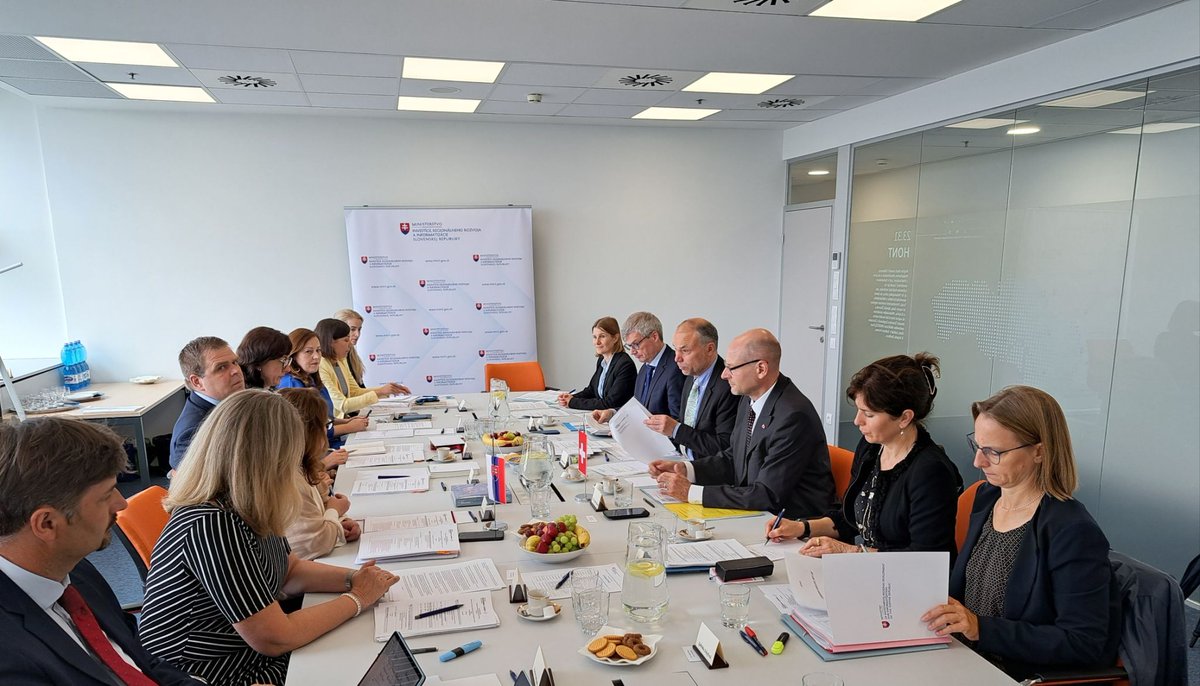 🇸🇰 &🇨🇭delegations met in #Bratislava on 5-6 June 2023 to officially discuss the Framework Agreement for the Swiss-Slovak Cooperation Programme.
The outcomes of the meeting have been very positive and we are looking forward to the next steps! #SwissContribution