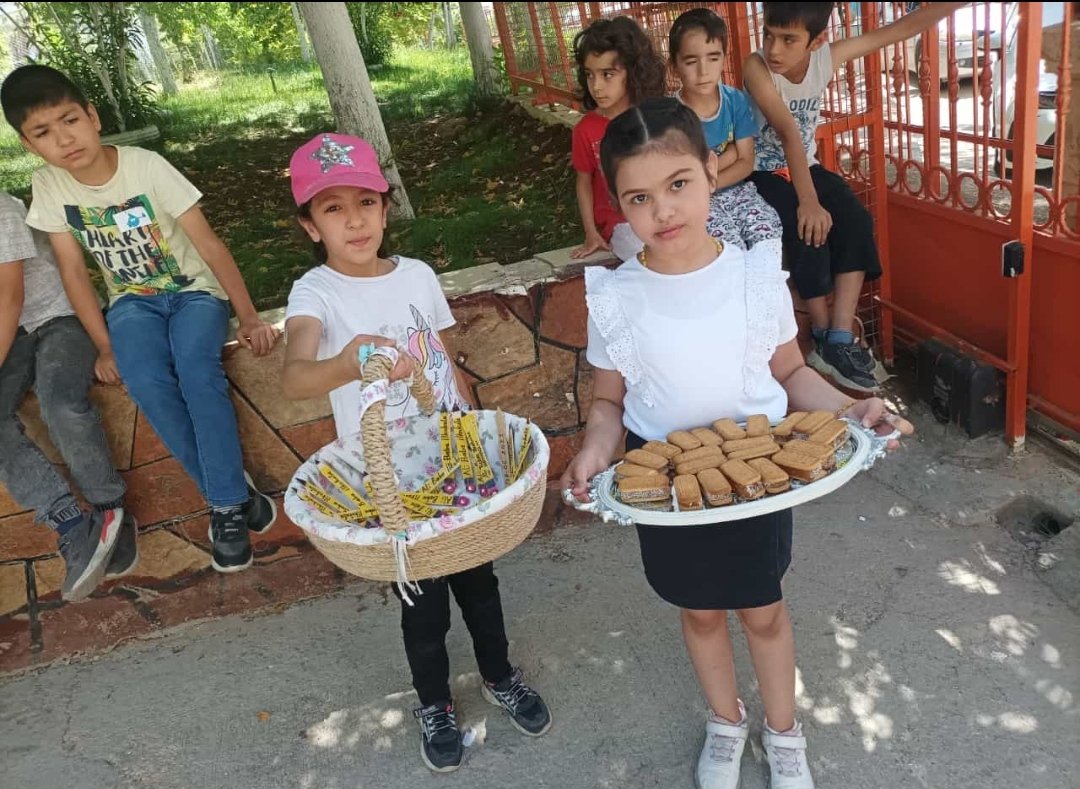 A758339's tweet photo. Türkiye Çevre Haftası" kapsamında okulumuzun tüm paydaşlarının emekleri ile hazırlanan "Sıfır atık anlayışına uygun daha temiz ve daha yeşil bir yaşam farkındalığı"  sergimizin renkli kesitlerinden https://t.co/lmH7Ng5wU2