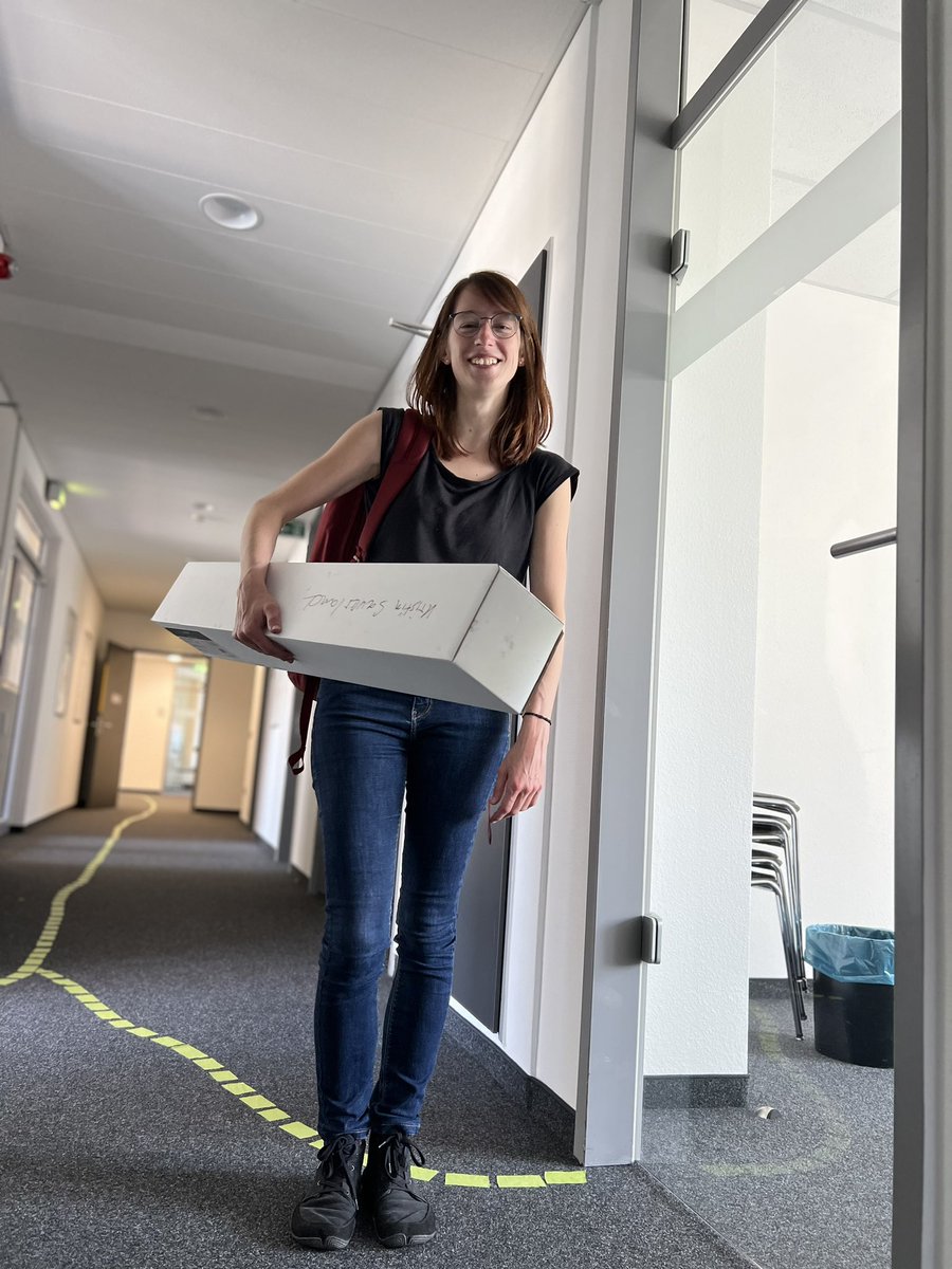 Maria_Meister's tweet photo. Ready when you are ;) Der Tag der Forschungsdaten im Unicom 2 läuft. Schaut gern vorbei und folgt der grünen  Linie 💚! Wir freuen uns auf Euch. #TDFD2023 #unibremen https://t.co/6GIcAhc7G4