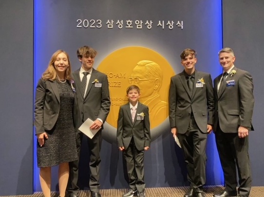 An honor to receive the Samsung Ho-Am Prize in Medicine in Korea last week. Special to share this celebration with @KevinHaigisLab and family! This would not be possible without the incredible teamwork of @haigislab and collaborators. Thank you @Samsung and Ho-Am Foundation.