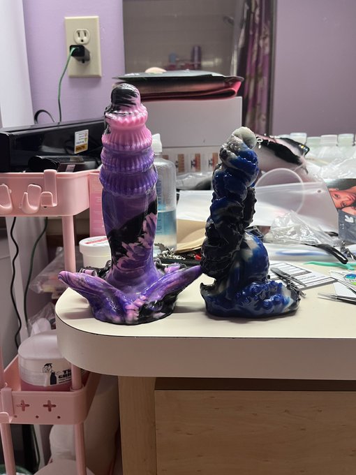 Completely forgot to show off these beautiful babies.. excuse my disaster of a bathroom behind them.<a href="/tag/realloyalfans"class="tags"><span>#realloyalfans</span></a>