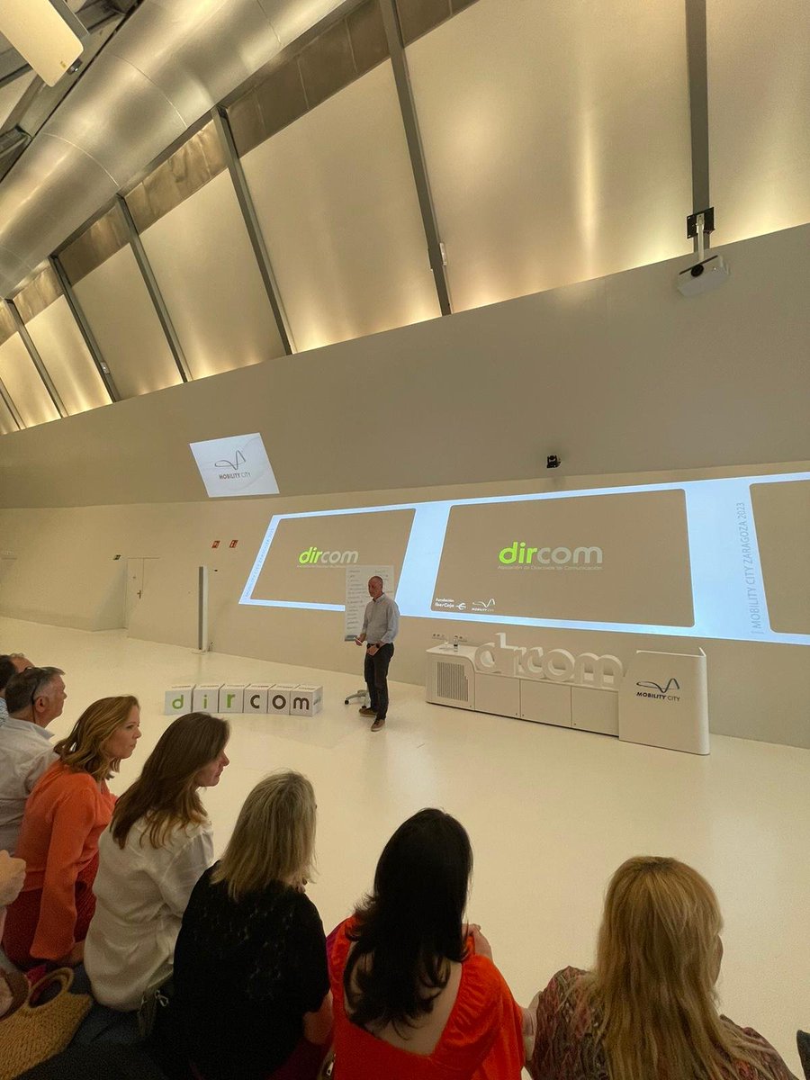 DircomARA's tweet photo. ☘️☘️Nuevas ideas y retos de futuro para @DircomSpain en #Aragón, una asociación más necesaria que nunca.
Celebramos networking de verano en @mobilitycity_ con una visita guiada por Pabellón Zaha Hadid, #MobilityMuseum, el primer Museo Tecnológico de la Movilidad en el siglo XXI💚 https://t.co/AvVERP6ZK7