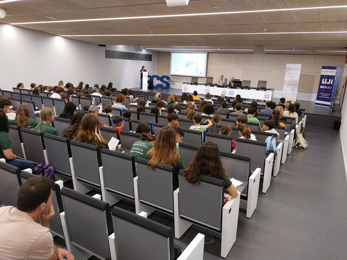 Presentació de la "Guia Plans d'Acció Climàtica per a Centres Educatius" a càrrec d'Anna Pons i Serafín Huertas del Centre d'Educació Ambiental de la Comunitat Valenciana.<a href="/GVA_CEACV/">GVA CEACV</a>