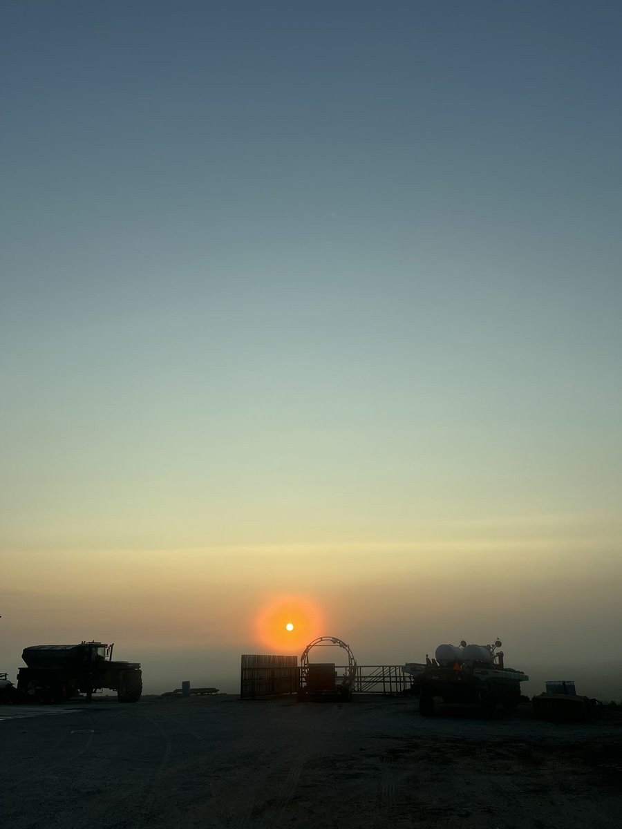 AZbhim's tweet photo. GDF sunrise 
#sunrise https://t.co/BdXZt49Sj8