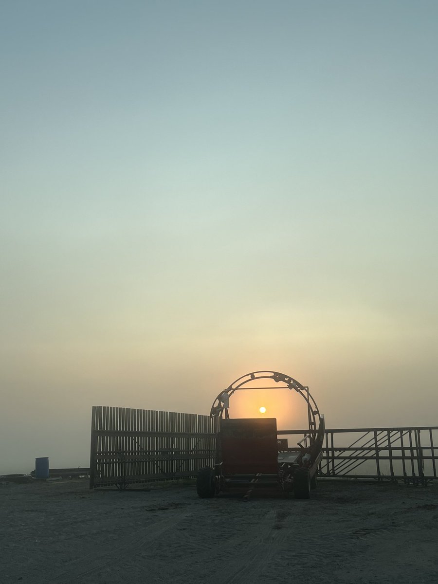 AZbhim's tweet photo. GDF sunrise 
#sunrise https://t.co/BdXZt49Sj8