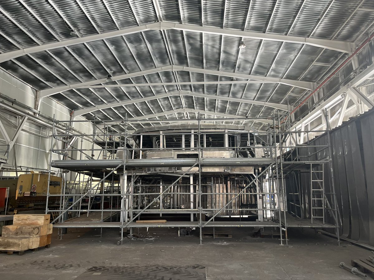 althaus_yachts's tweet photo. This week Althaus team visited the @Palumbo shipyard in Savona.

The construction of the CROSSOVER 42 is successfully advancing. The steel hull is scheduled for the end of June, while the aluminum superstructure is completed. Afterwards, the assembly of the two will take place. https://t.co/wD9zXTeBl8