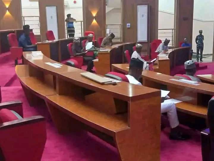 RT. Hon Daniel OGah Ogazi holds the first plenary session as Speaker of the 7th assembly of the Nasarawa State House of Assembly.

After hours of intense heat caused by the former Speaker Rt. Hon Balarebe.
#nasarawastate #Democracy #houseofassembly #ogahogazi