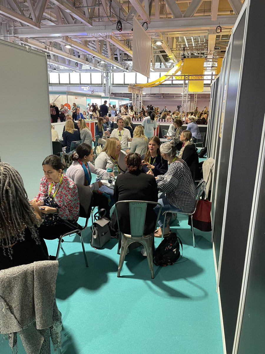 niallgavinuk's tweet photo. #PeopleLibrary in full flow @cipd #FestivalOfWork… https://t.co/udJJrMMs1f