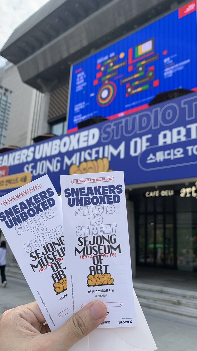 MySmartCrypto19's tweet photo. glad to see you again wade๐!
@WorldWide_WADE
#worldwidewade
#sneakersunboxed
#paf https://t.co/xfIvtBfQvD