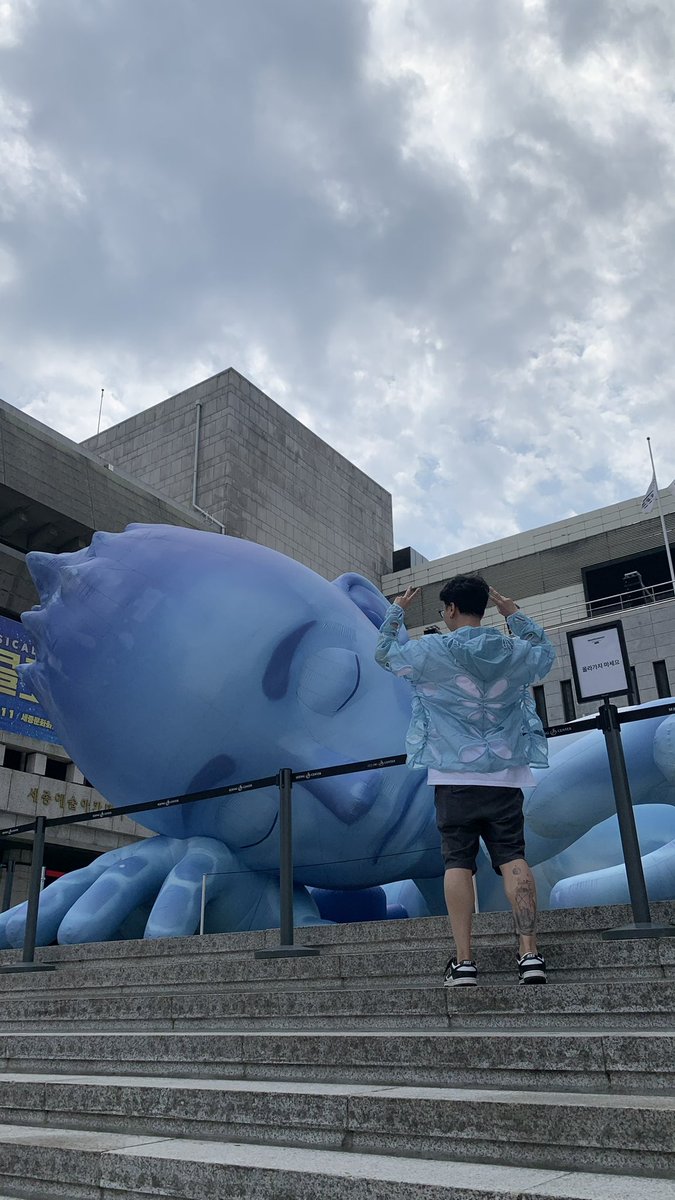 MySmartCrypto19's tweet photo. glad to see you again wade๐!
@WorldWide_WADE
#worldwidewade
#sneakersunboxed
#paf https://t.co/xfIvtBfQvD