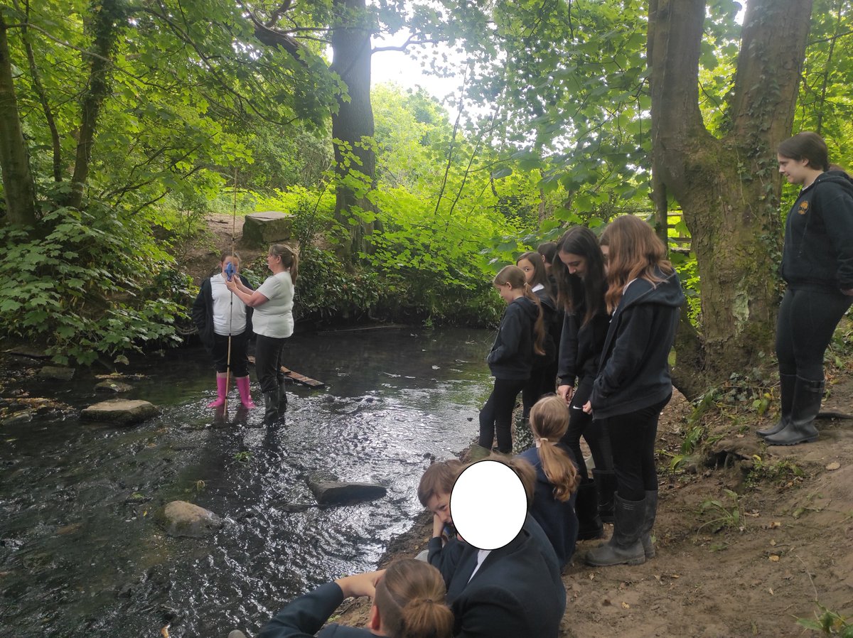 MaharishiSchool's tweet photo. 💛 Yesterday Year 7 went on a Geography Field trip with Ms Ingram, Ms O'Neil and Miss Franco. They learned about measurements, gradients and meanders by the river. 👏
#geography
#fieldtrip
#outsideclassroom https://t.co/rG1mbJSgXd