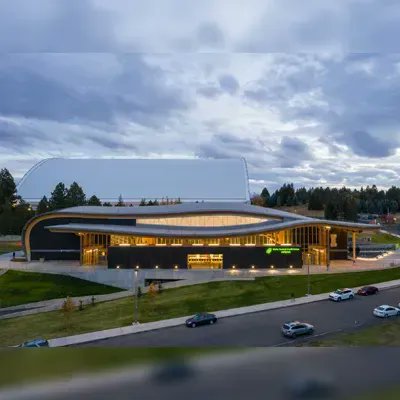 ConstructCanMag's tweet photo. Canadian engineer crafts double-curve roof for U.S. mass timber arena @StructureCraft https://t.co/C1mmlTQG8X #auditorium #canada #crosslaminatedtimber #dowellaminated #floors #idaho #masstimber #prosceniumarch #roof #sports #us https://t.co/AQLEGxo0h7