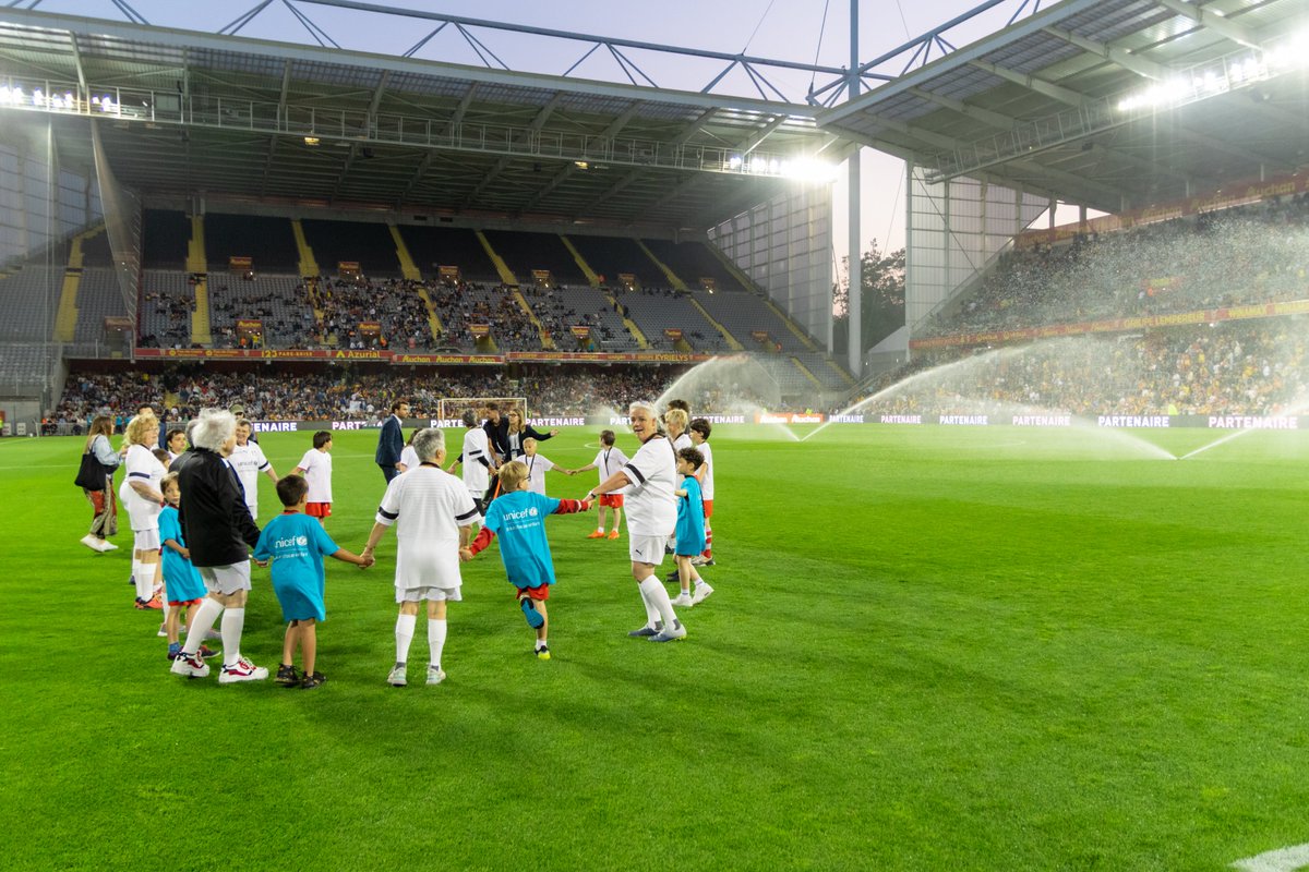 Hier, nos Mamies Foot étaient au #MatchDesHéros ! ⚽✨

Cet événement #caritatif organisé par l'<a href="/UNICEF_france/">UNICEF France</a> avait pour but de collecter des fonds pour financer les urgences humanitaires. 🤝

Nous sommes fiers d'avoir pu être #partenaire de ce match solidaire.