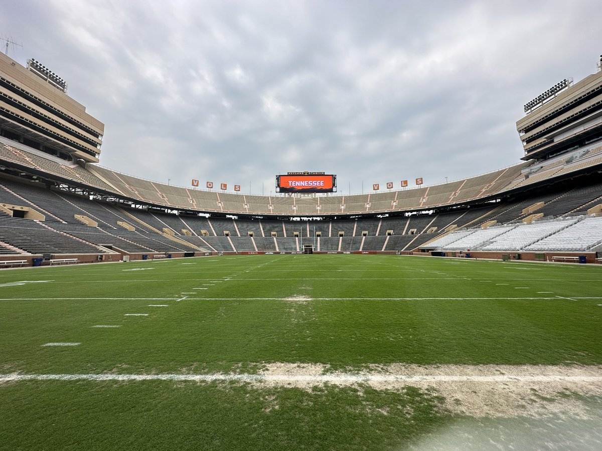 Had an amazing time checking out the facilities <a href="/Vol_Football/">Tennessee Football</a>. Special thanks to @CoachEkelerUT #Mooneyfootball #VOLT