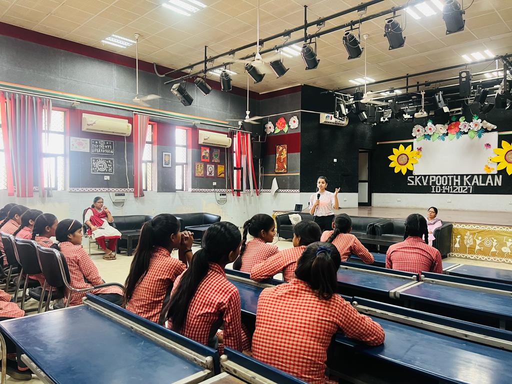 BaliRam14150546's tweet photo. Name of Volunteer Ms Ankur 
Name of Activity English spoken session 
Class-10th
No. of students - 50
Name of school - SKV POOTH KALAN DELHI  District- North West B
Hos Name-MS.DARSHANA KUMARI
Incharge, Ms Mamta Kumari 
DURCC - PARDEEP KUMAR
CRCC- B.R.Yadav https://t.co/oZTlk2Wals