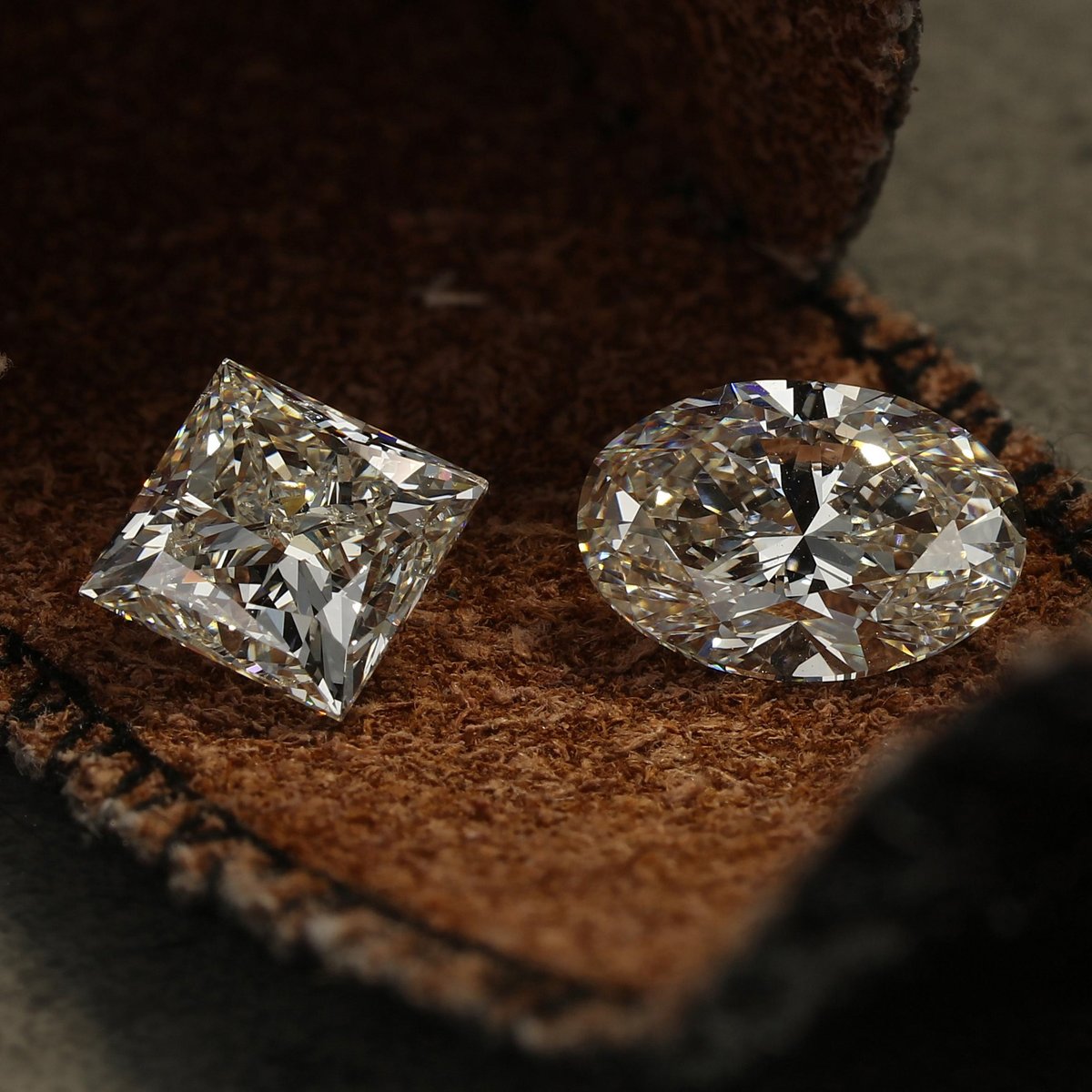 Have you heard about the essential four C's of diamonds: carat, cut, clarity and color? 
#midwestluxury #diamondvalue #diamonds