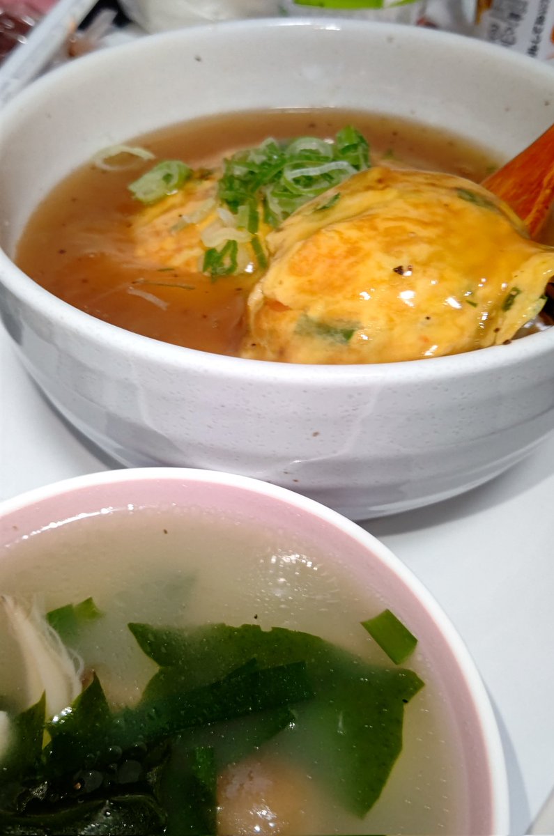 遅めの晩御飯。天津飯……やっぱコスパがいい。おいしいかんたんだいすき😆