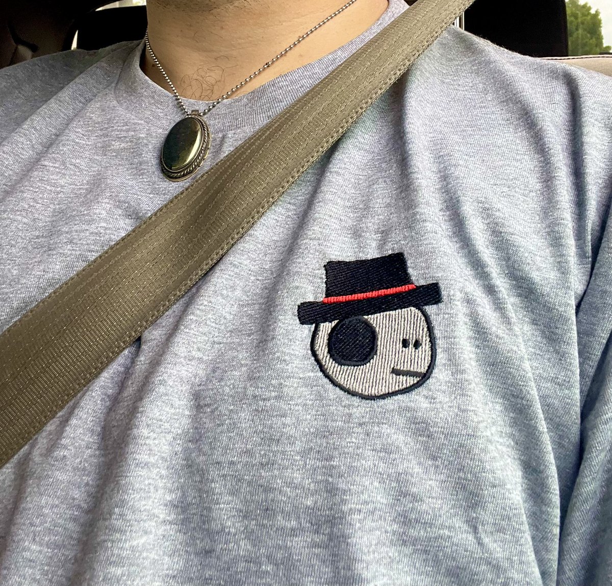 JohnnyCash4243's tweet image. GM mfers 👋😘🎩💅

S/O @ministerofpepe for putting the most iconic mfer trait on a shirt