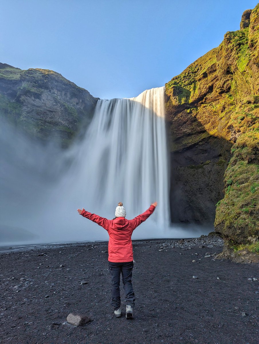 lacosmopolilla's tweet photo. Me despido de #Islandia tras 9 intensos días dándole la vuelta en el sentido de las agujas del reloj ⌚ me he vuelto a enamorar 🤩🇮🇸
Gracias @PlayAirlines vuelo directa a Barcelona en sólo 4 horitas de Keflavik a casa ✈️ Islandia más cerca que nunca #PlayAirlines #FlyPlay https://t.co/oCIcVvmGmt
