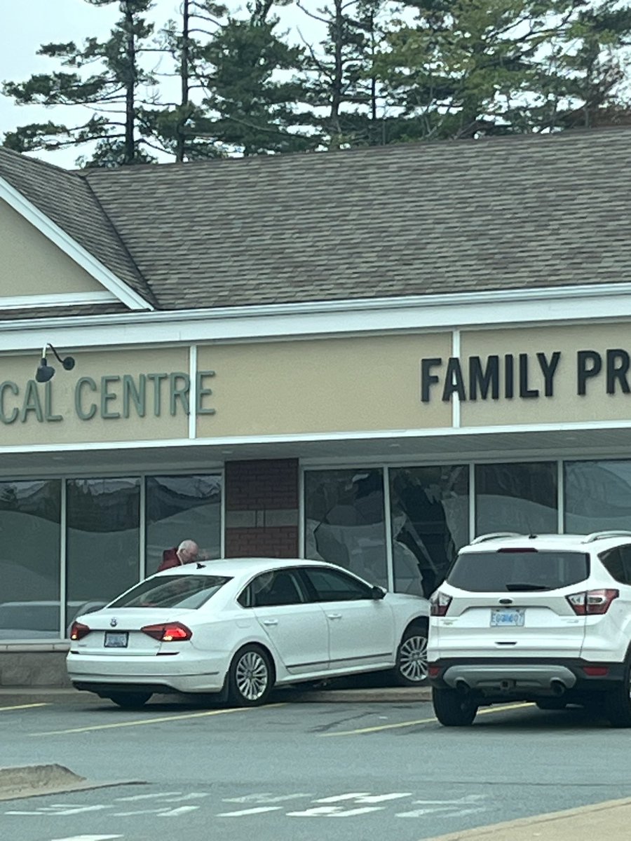 jadabeaton's tweet photo. About 5 minutes ago, a car drive into the window of the Ravines Family Practice in Larry Uteck. People need to start paying more attention AHEAD ☠️ https://t.co/2qGPosQYLX
