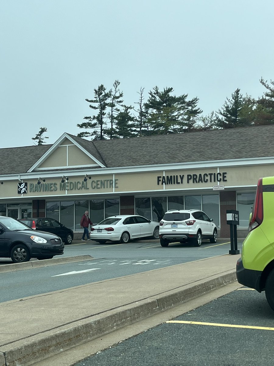jadabeaton's tweet photo. About 5 minutes ago, a car drive into the window of the Ravines Family Practice in Larry Uteck. People need to start paying more attention AHEAD ☠️ https://t.co/2qGPosQYLX