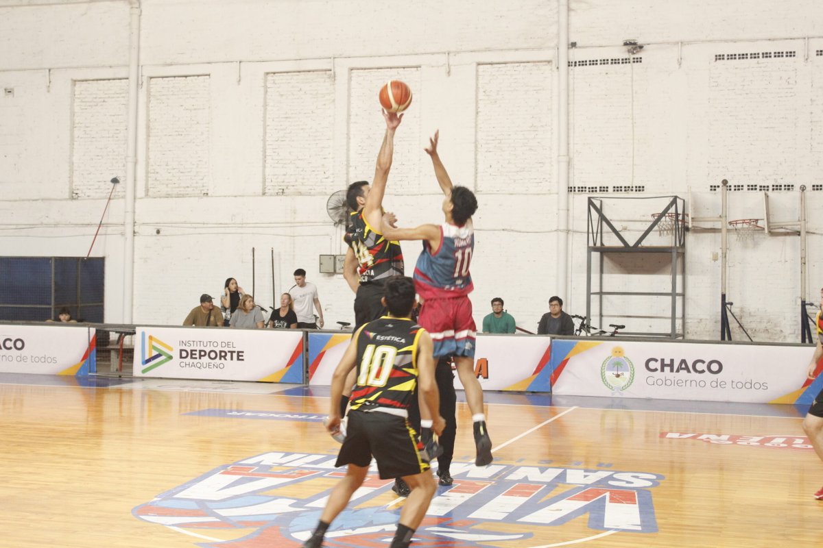 AbrChaco's tweet photo. Anoche por el juego 1 de los cuartos de final de la Copa Resistencia, en condición de local, Villa San Martin le gano a CUNE por 79 a 73, mientras que Hindú supero a San Fernando por 93 a 63. Ambos equipos ganadores se pusieron 1 a 0 en la serie al

https://t.co/d1KZ1YJAMR https://t.co/PgWl5YFcTs