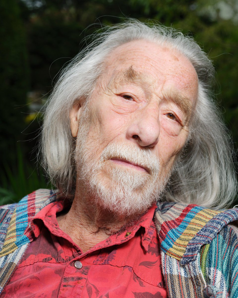 alzheimernl's tweet photo. 📰 "Het zijn de mooiste jaren van ons leven geweest": bijzonder interview in de @Volkskrant met #theatermaker Erik Vos over de zorg voor zijn vrouw #schrijfster Inez van Dullemen. Zij had #dementie. "Nog nooit waren we zo intens samen." 💛
https://t.co/sal9EFkOgZ https://t.co/70SyYnElfp